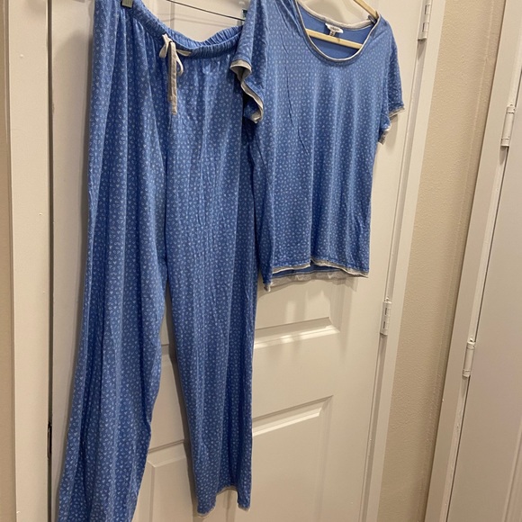 I.Appel 2 Piece Pajamas Set Size Medium - Picture 6 of 9